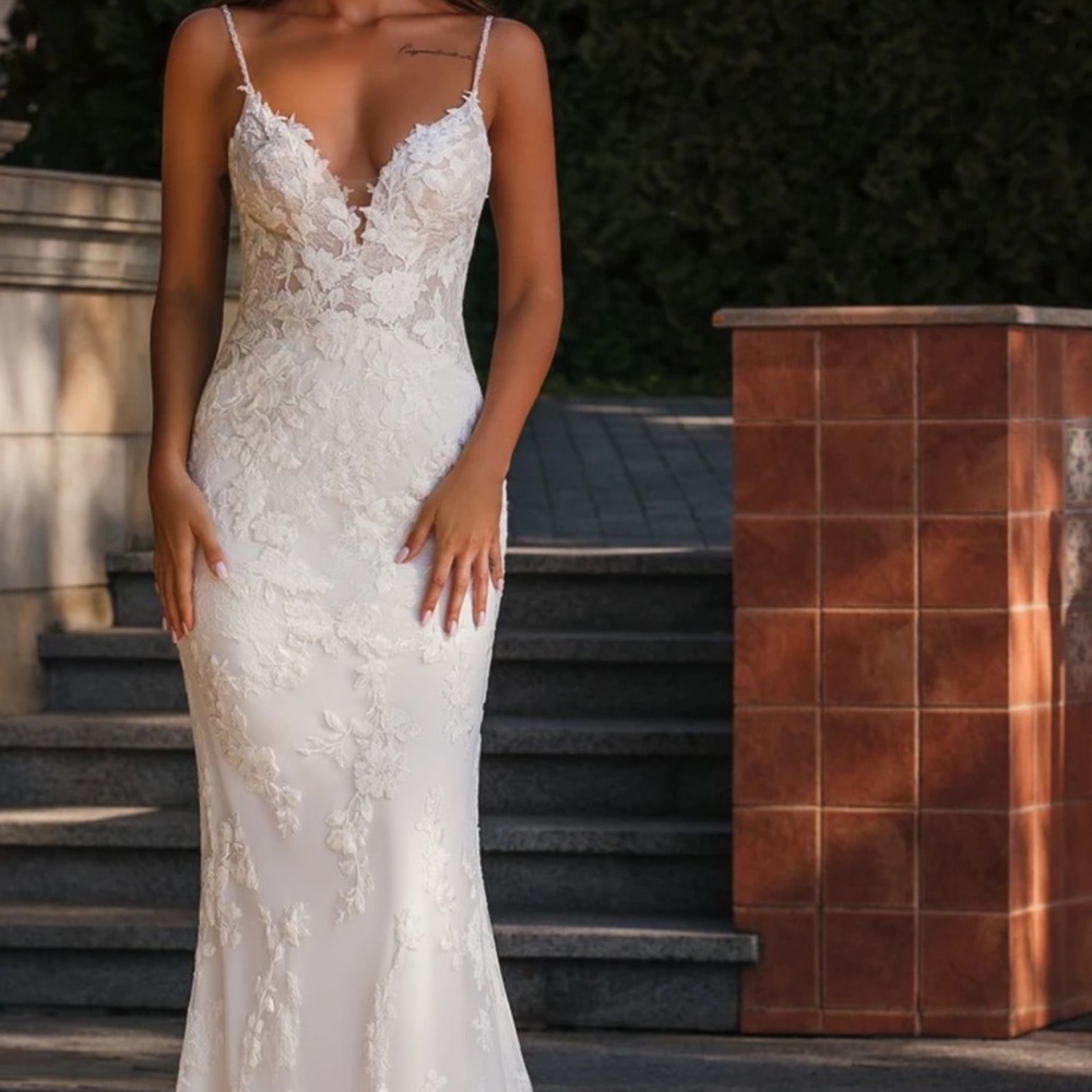NWOT June Bridals Mermaid Wedding Gown